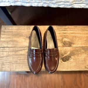 New Banana Republic leather loafers / Size 7